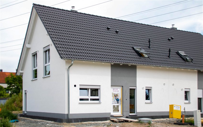 Giebelseite mit separater Tür für Kern-Haus Rohbau in Leipzig