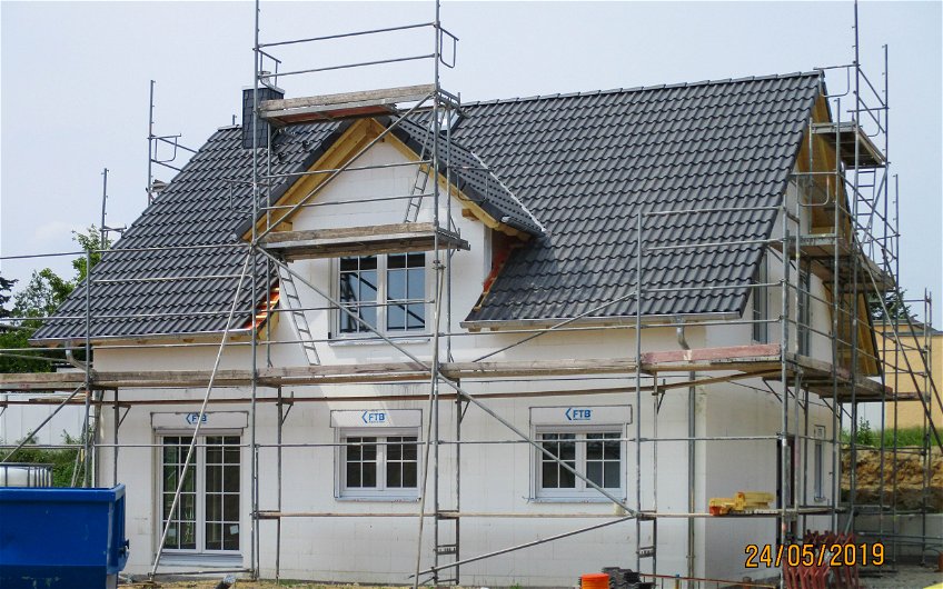 Fenstereinbau und Dachdecken bei Kern-Haus Rohbau in Leipzig-Lindenthal