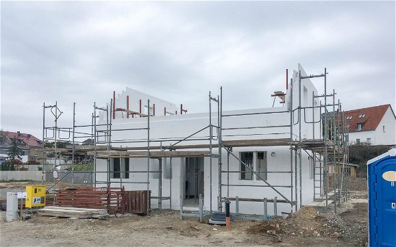 Aufbau des Dachgeschosses mit DuoTherm für Kern-Haus in Leipzig-Lindenthal