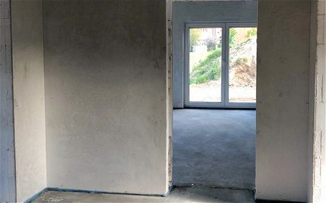 Estrich und geputzte Wände in Kern-Haus in Kitzscher