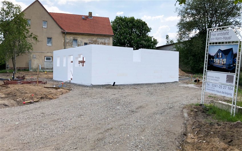 Erdgeschossrohbau aus DuoTherm für Kern-Haus in Göbschelwitz