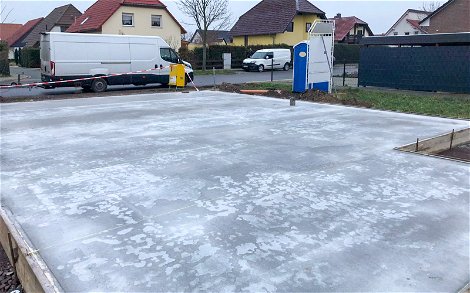 Fertigstellung Bodenplatte für Kern-Haus in Landsberg