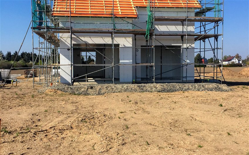 Vorbereitung Dacheindeckung für Kern-Haus Rohbau in Eilenburg