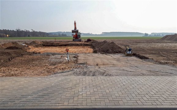 Beginn Tiefbau auf Grundstück für Kern-Haus in Eilenburg