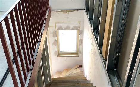 Treppenaufgang mit Galerie in Kern-Haus in Bad Dürrenberg