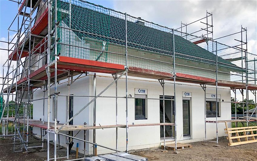 Eindecken des Daches für Kern-Haus Familienhaus in Zwochau