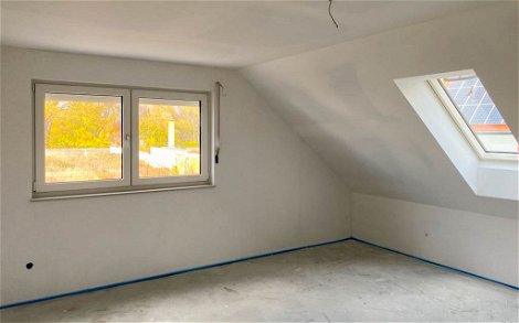 Dachgeschoss Zimmer fertiggestellt in Kern-Haus in Eilenburg