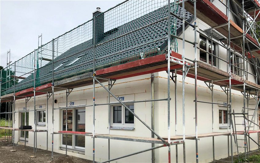 Einbau der Fenster und Türen für Kern-Haus Mehrgenerationenhaus in Eilenburg