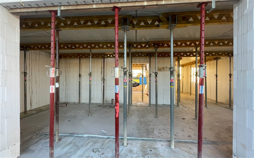 Kern-Haus Leipzig Hausbau Stützen für die Statik der Decke
