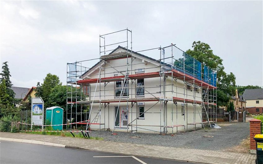Dacheindeckung und Fenstereinbau für Kern-Haus Vero in Leipzig Engelsdorf