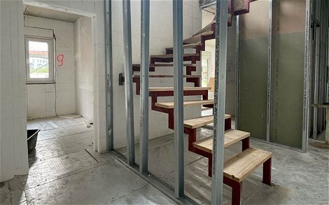 Treppeneinbau in Kern-Haus Bauhaus Rohbau in Markranstädt