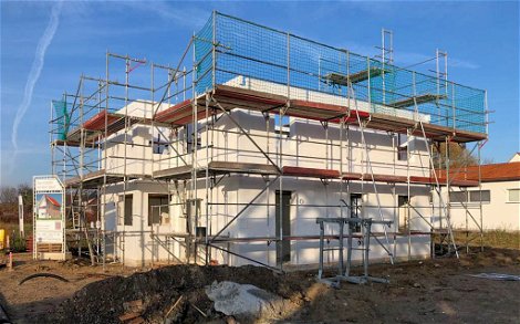 Stellen des Dachgeschossrohbau aus DuoTherm für Kern-Haus Futura Pult in Leipzig Breitenfeld 