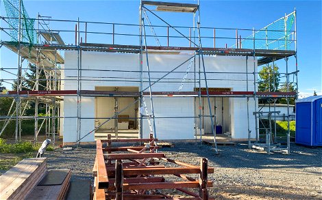Beginn des Dachgeschossrohbaus mit DuoTherm für Kern-Haus in Eilenburg