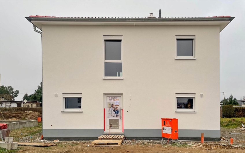Kern-Haus Stadtvilla Baleo eingangsansicht ohne Gerüst in Eilenburg