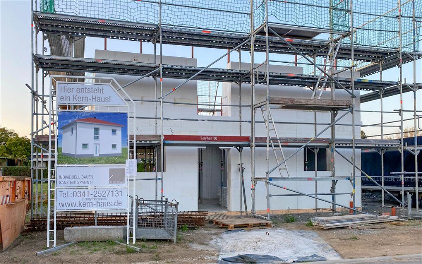 Beginn der Obergeschossarbeiten an Kern-Haus Stadtvilla Baleo in Eilenburg