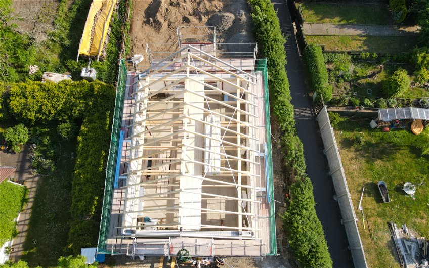 Drohnenfoto Draufsicht Eigenheim Hausbau Dachstuhl