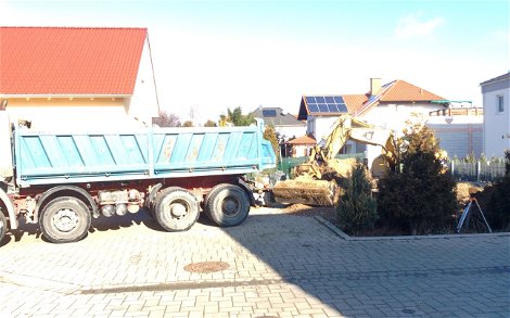 Baggerarbeiten auf dem Grundstück für das frei geplante Einfamilienhaus von Kern-Haus in Frankenthal