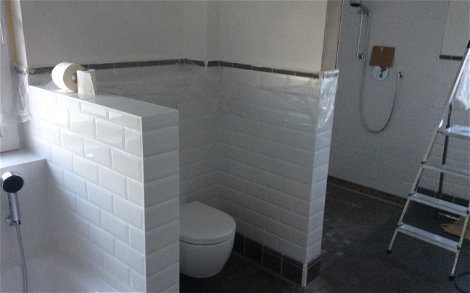 Badezimmer in der individuell geplanten Kern-Haus-Stadtvilla Novo in Grünstadt
