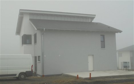 Garagen-Bodenplatte neben dem individuell geplanten Einfamilienhaus Futura Pult von Kern-Haus in Obrigheim