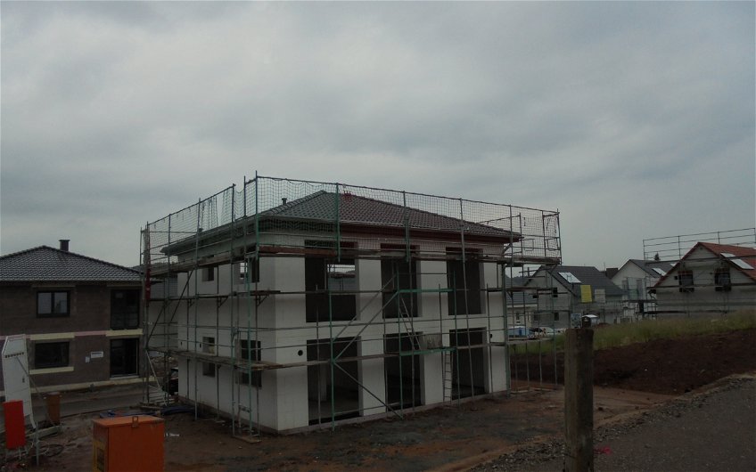 Rohbau der Kern-Haus-Stadtvilla Signus in Otterberg mit gedecktem Dach