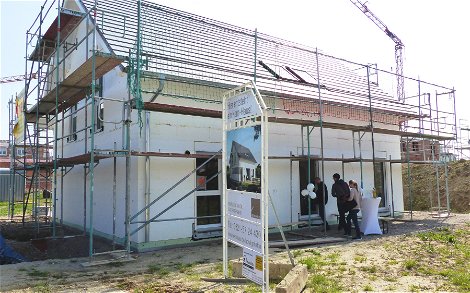 Rohbaufest im individuell geplanten Einfamilienhaus Signum von Kern-Haus in Römerberg