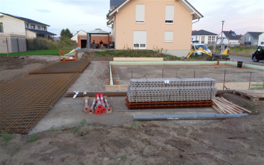 Verschalung für die Bodenplatte für das individuell geplante Einfamilienhaus Luna von Kern-Haus in Dettenheim