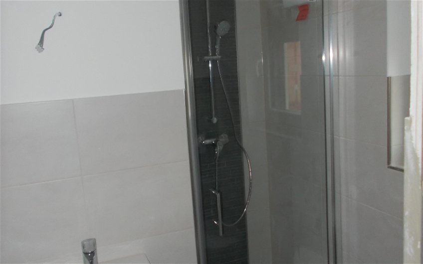 Duschbad im Erdgeschoss des individuell geplanten Einfamilienhauses Komfort von Kern-Haus in Neupotz