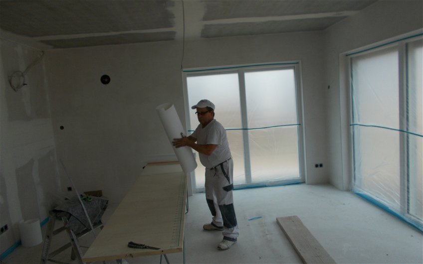 Tapezierarbeiten im frei geplanten Einfamilienhaus von Kern-Haus in Römerberg