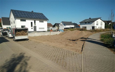Gemähtes Grundstück für die individuell geplante Kern-Haus-Stadtvilla Signus in Dettenheim-Rußheim