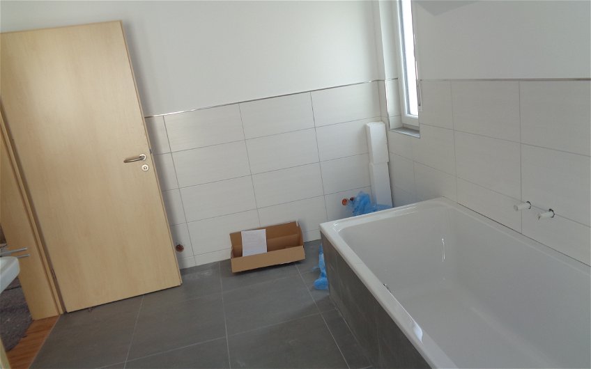 Badezimmer im frei geplanten Einfamilienhaus von Kern-Haus in Römerberg