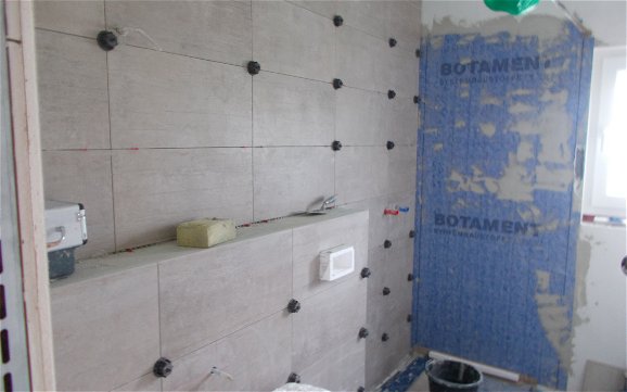Fliesenarbeiten im Duschbad des individuell geplanten Einfamilienhauses Signum von Kern-Haus in Einselthum