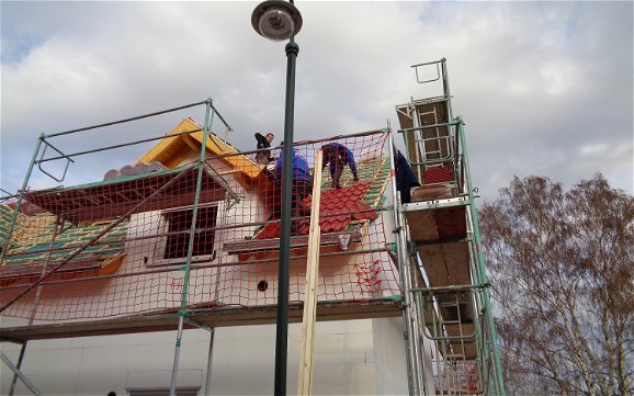 Dacheindeckung der frei geplanten Doppelhaushälfte von Kern-Haus in Bad Dürkheim
