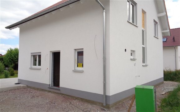 Frei geplantes Einfamilienhaus von Kern-Haus in Freisbach ohne Gerüst