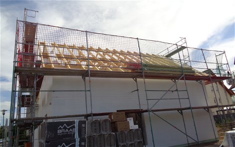 Rohbau des frei geplanten Einfamilienhauses von Kern-Haus in Schifferstadt mit Dachstuhl