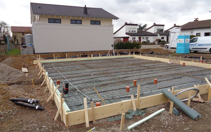 Bewehrung der Bodenplatte des individuell geplanten Einfamilienhauses Komfort von Kern-Haus in Freisbach