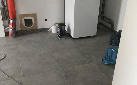 Bodenfliesen im Hauswirtschaftsraum des frei geplanten Einfamilienhauses von Kern-Haus in Bissersheim 