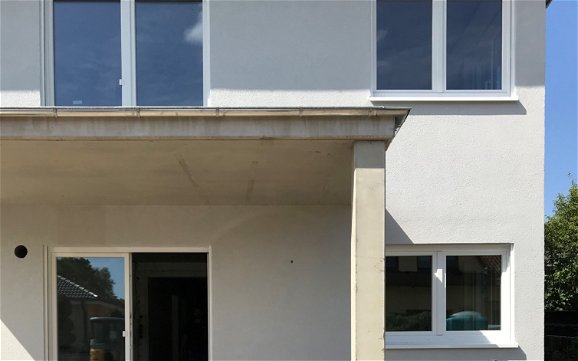 Außenputz am individuell geplanten Zweifamilienhaus Duplea von Kern-Haus in Erpolzheim