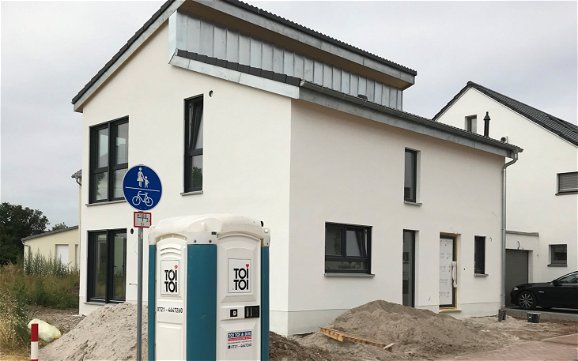 Eingangsseite des Familienhauses Vision Plus von Kern-Haus in Böhl-Iggelheim
