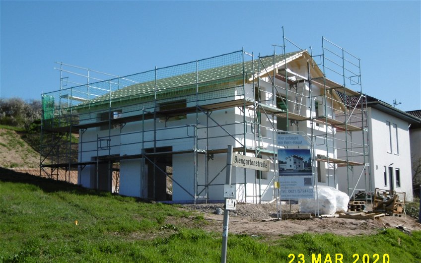 Dachstuhl des individuell geplanten Familienhauses Vero von Kern-Haus in Monsheim-Kriegsheim