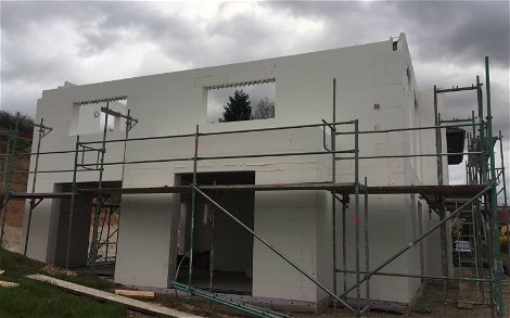 DuoTherm-Mauerwerk des individuell geplanten Familienhauses Vero von Kern-Haus in Monsheim-Kriegsheim