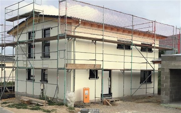 Geschlossener Rohbau des frei geplanten Familienhauses von Kern-Haus in Erbes-Büdesheim