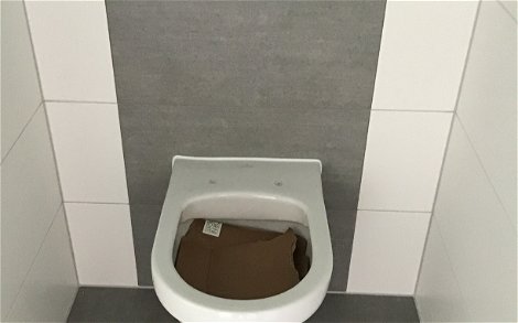 Eingebaute Toilettenschüssel in Karlsruhe
