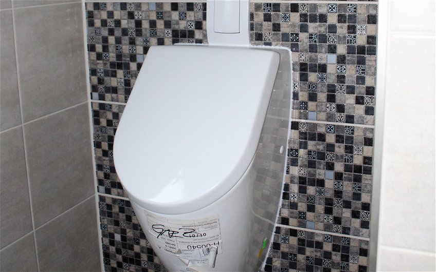 Ein praktisches Urinal befindet sich im neuen Zuhause der Bauherren. Sie haben es bei der Baudurchsprache bei Kern-Haus bemustern können.