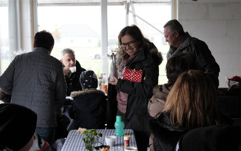 Viele Besucher kommen zum Rohbaufest zur Hausbesichtigung in Elbeu.