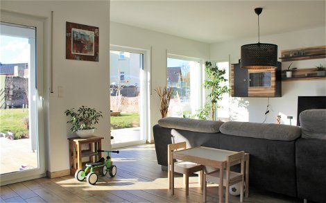 Helles Wohnzimmer in Kern-Haus Family in Magdeburg
