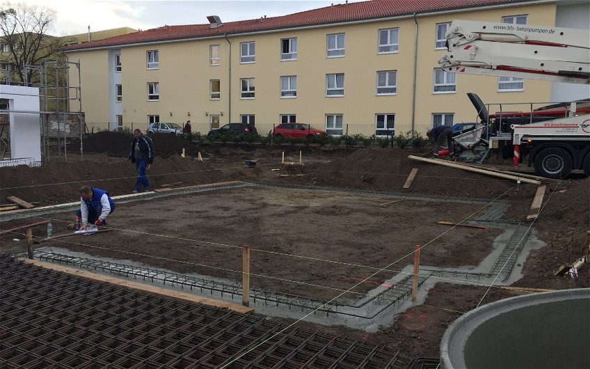 Bewehrung für Bodenplatte entsteht in Magdeburg für Kern-Haus Vero