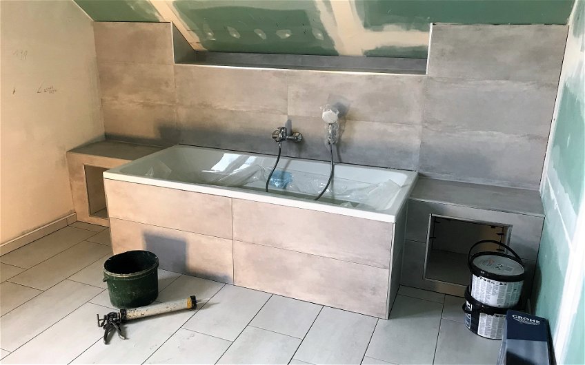 Badewanne in einem Kern-Haus-Rohbau in Niederndodeleben