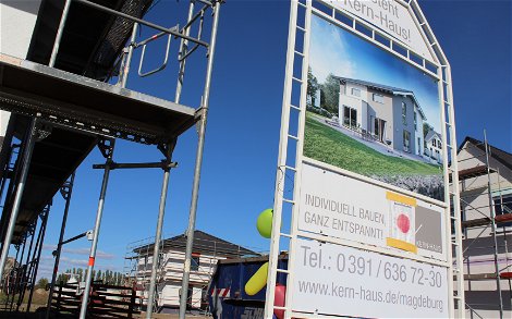 Baustellenschild für Kern-Haus Vero ihn Magdeburg-Diesdorf