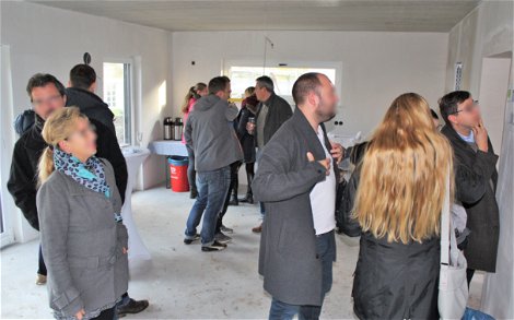 Besucher der Rohbaubesichtigung in Magdeburg-Ottersleben