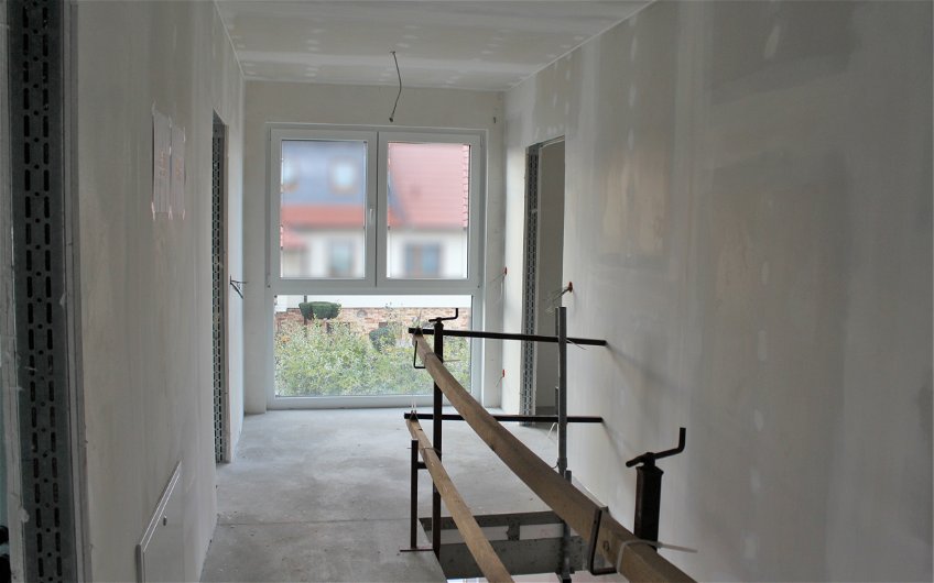 Flur mit Panoramafenster im Obergeschoss von Kern-Haus Vero